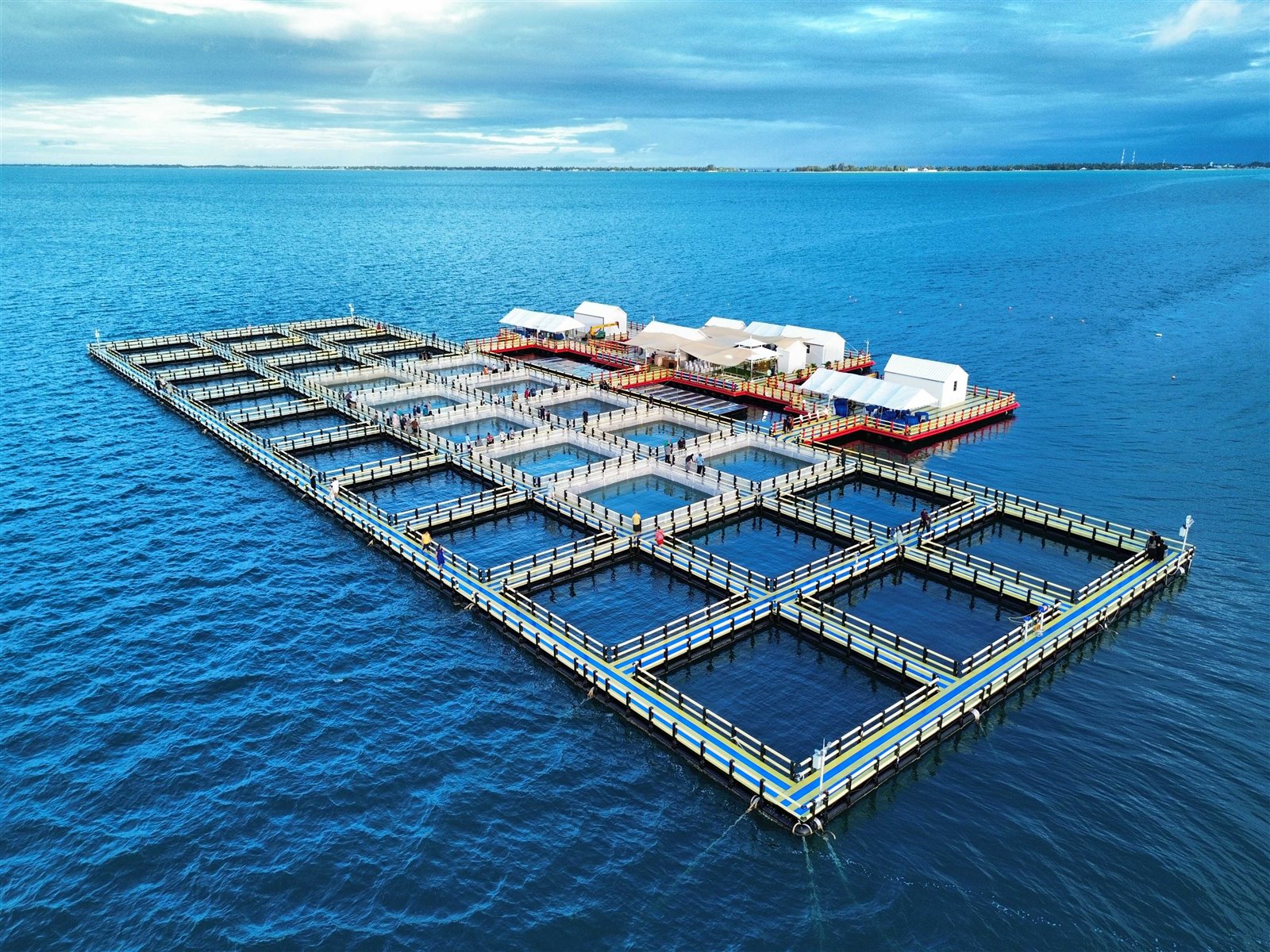 Deep-sea aquaculture platform using basalt fiber composites